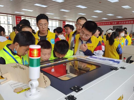 樂造匠高效精準地切割出選手們設(shè)計好的結(jié)構(gòu)件