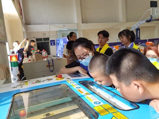 雷宇作為本次活動的支持方，提供了LaserMaker建模軟件與激光切割硬件支持。