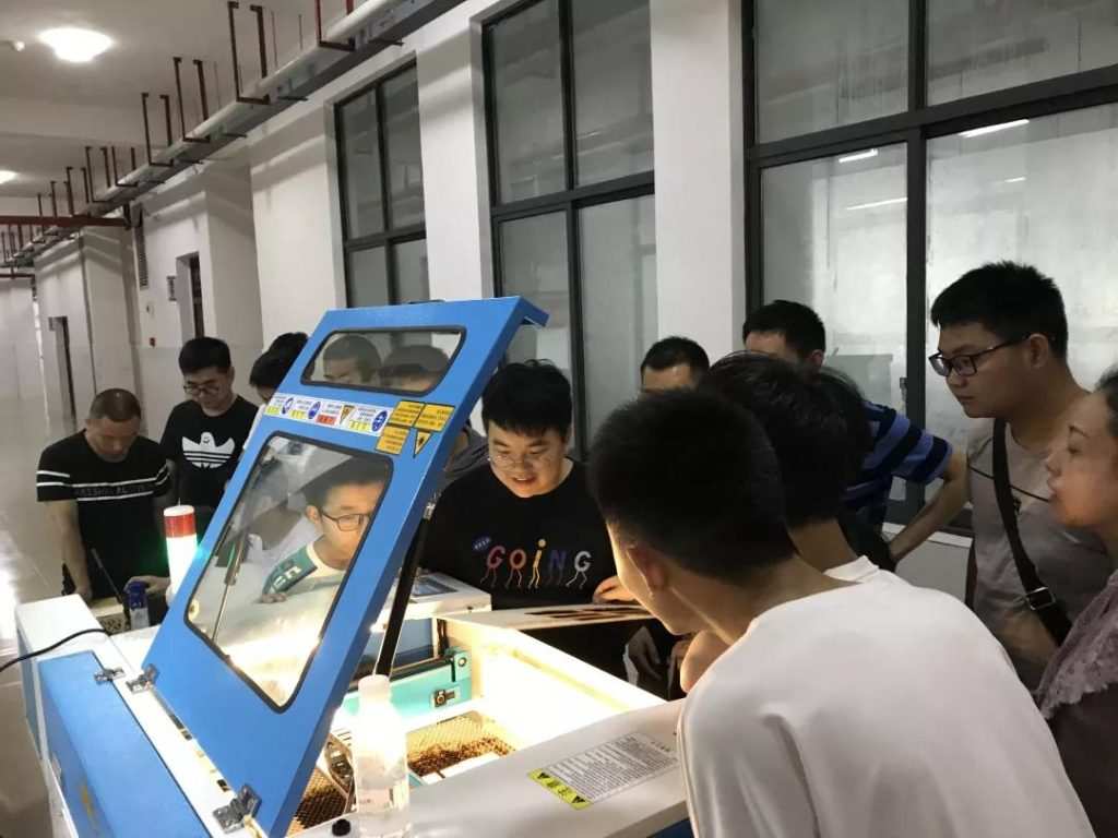 認(rèn)真學(xué)習(xí)激光切割機(jī)操作