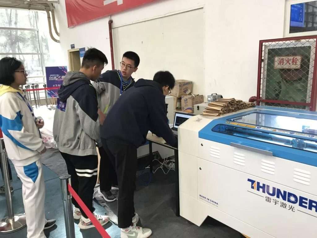 雷宇此次助力中小學(xué)生電腦制作大賽，也發(fā)揮了不小的作用。