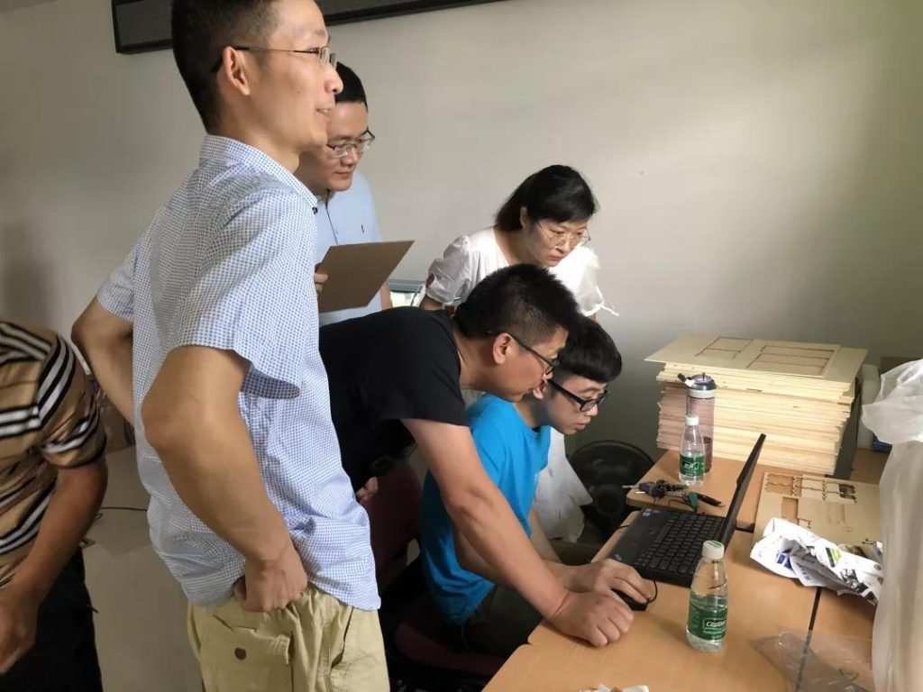 學習如何操作設計軟件LaserMaker 