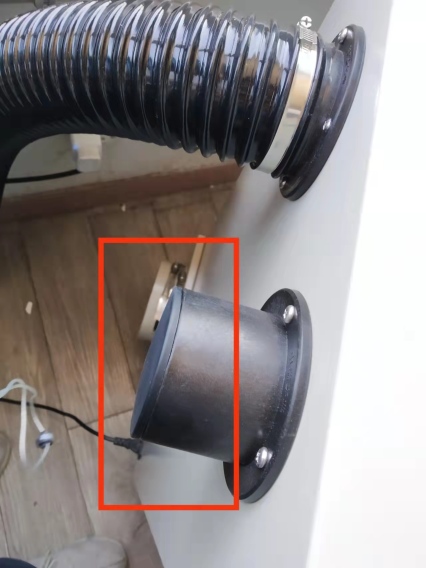 蓋緊另一側(cè)入風口門蓋