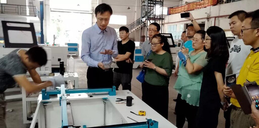 參觀激光切割機(jī)的生產(chǎn)工廠