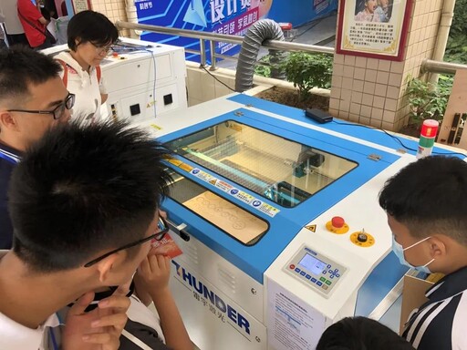 創(chuàng)客們非常期待自己設(shè)計的結(jié)構(gòu)件