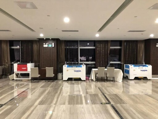 很多小組都在追求更加精致美觀的作品外觀時(shí)，選擇使用激光切割機(jī)。