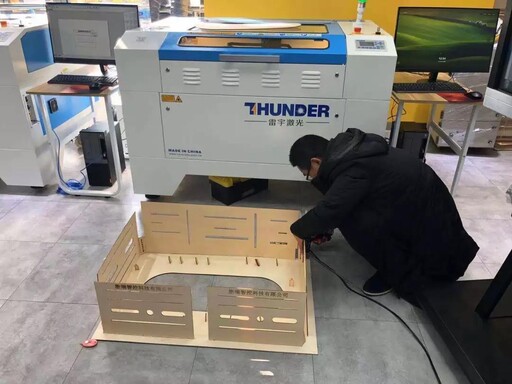 比賽持續(xù)進(jìn)行，雷宇一直堅守在助力一線