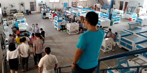 “星火計(jì)劃”暨第16期創(chuàng)客教育普惠工程師資培訓(xùn)走進(jìn)東莞雷宇激光