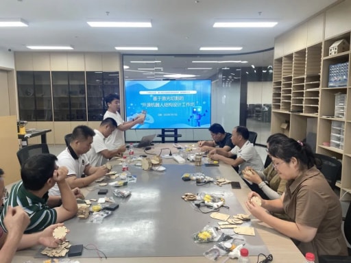 熱烈歡迎廣州市從化區(qū)“基于激光切割的創(chuàng)意智造項(xiàng)目”教師一行蒞臨我司開展研修活動！