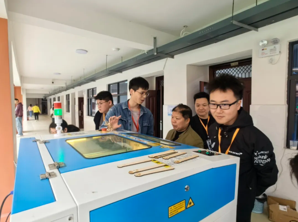 雷宇助力2024年廣西師生信息素養(yǎng)提升實(shí)踐活動(dòng)指導(dǎo)教師培訓(xùn)順利舉行